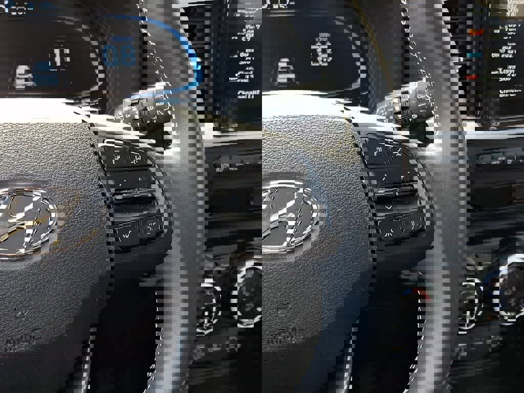 Used 2024 Hyundai Venue Limited image 21