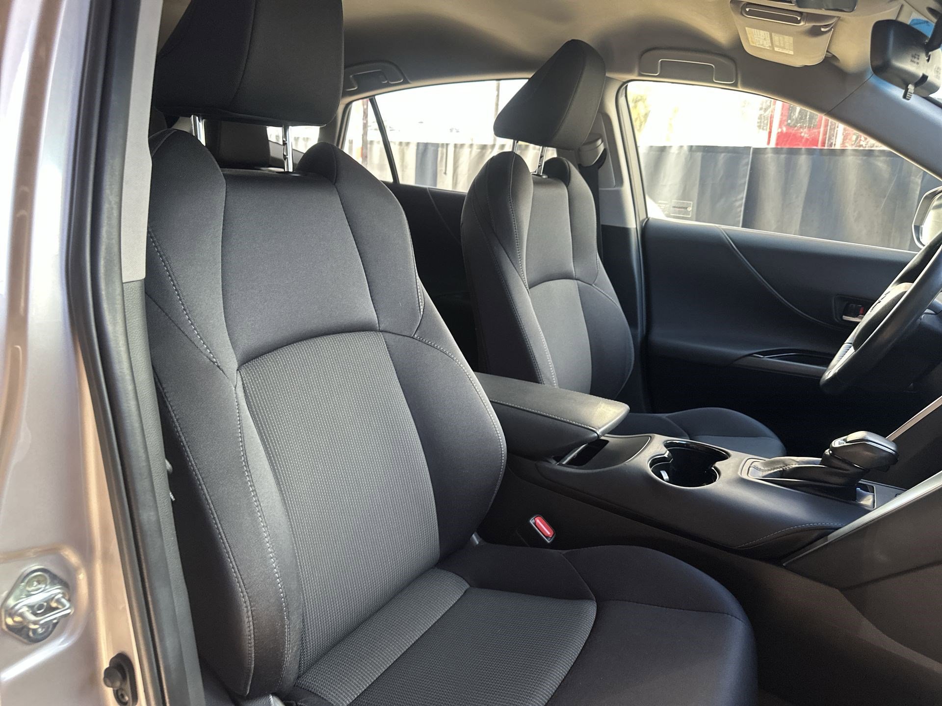 Used 2022 Toyota Venza LE image 24