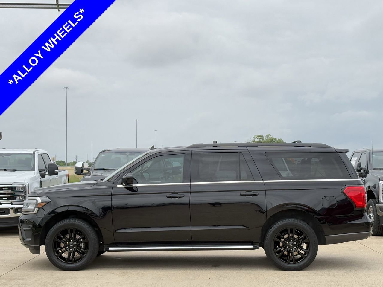Used 2022 Ford Expedition Max XLT image 3
