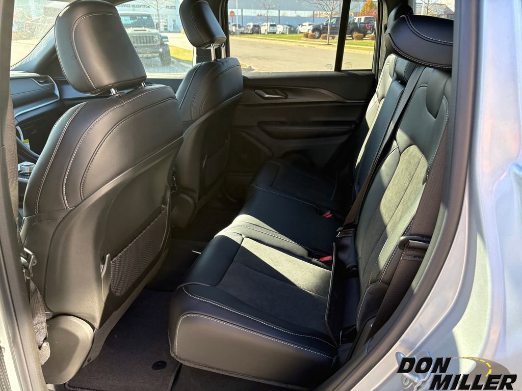 New 2025 Jeep Grand Cherokee Altitude image 24