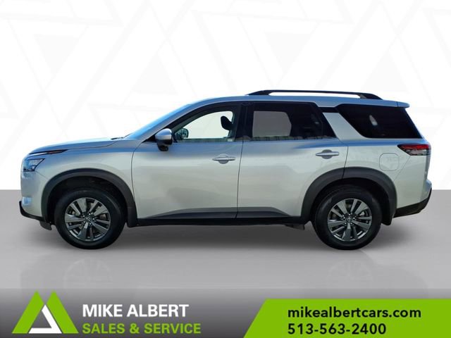 Used 2023 Nissan Pathfinder SV image 4