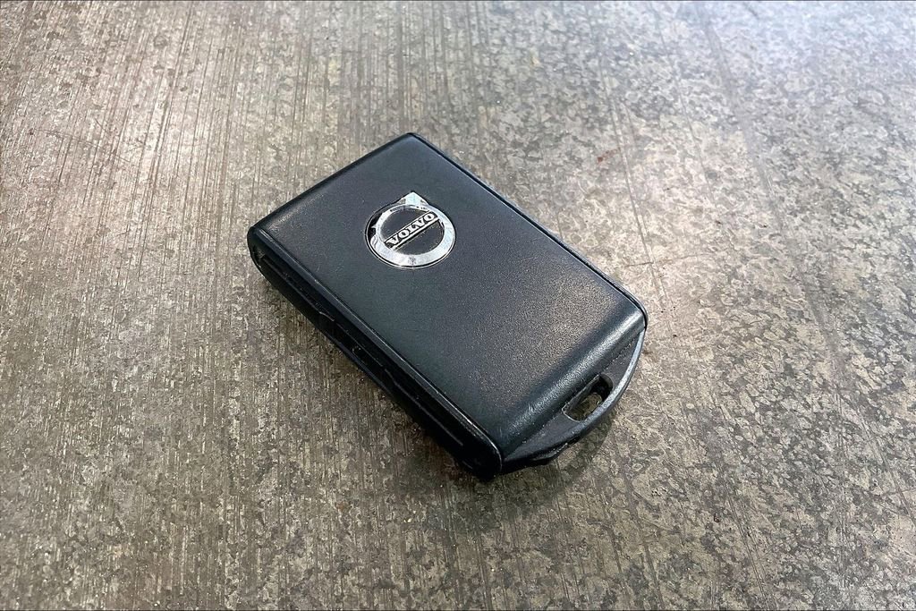 Used 2021 Volvo XC40 P8 Recharge image 11