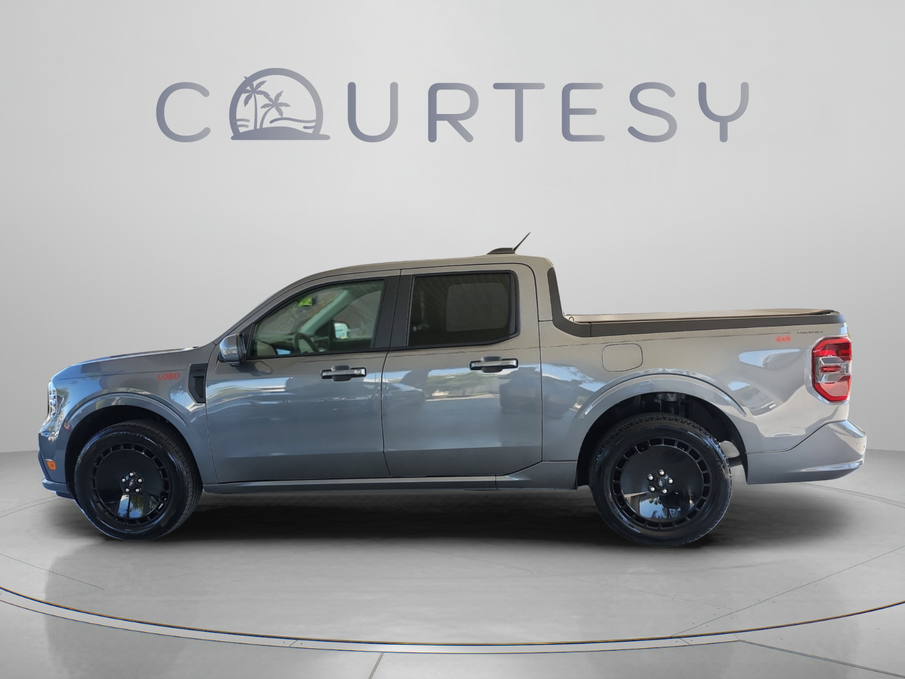 Used 2025 Ford Maverick Lobo AWD/4WD image 2