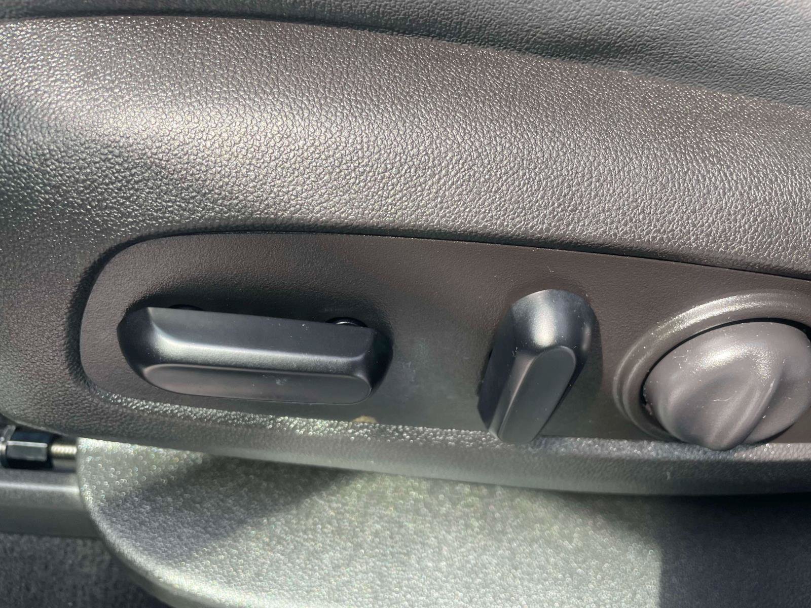 Used 2019 Buick Enclave Essence AWD/4WD image 17
