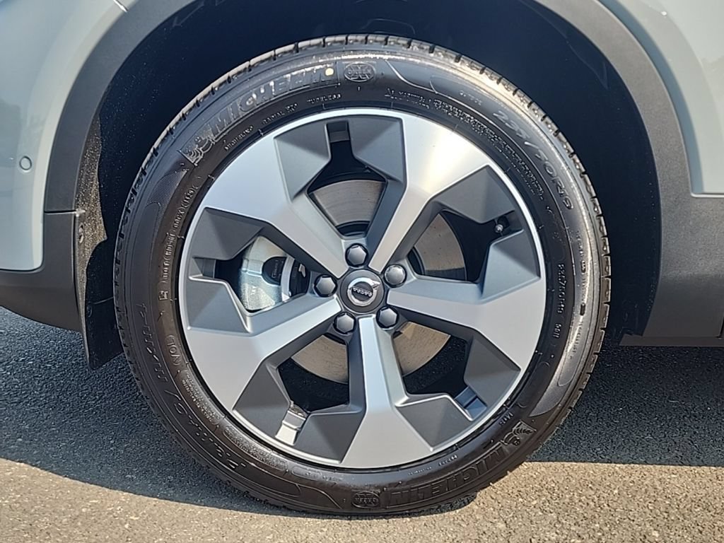 New 2026 Volvo XC40 B5 Plus w/ Protection Package Premier AWD/4WD image 28