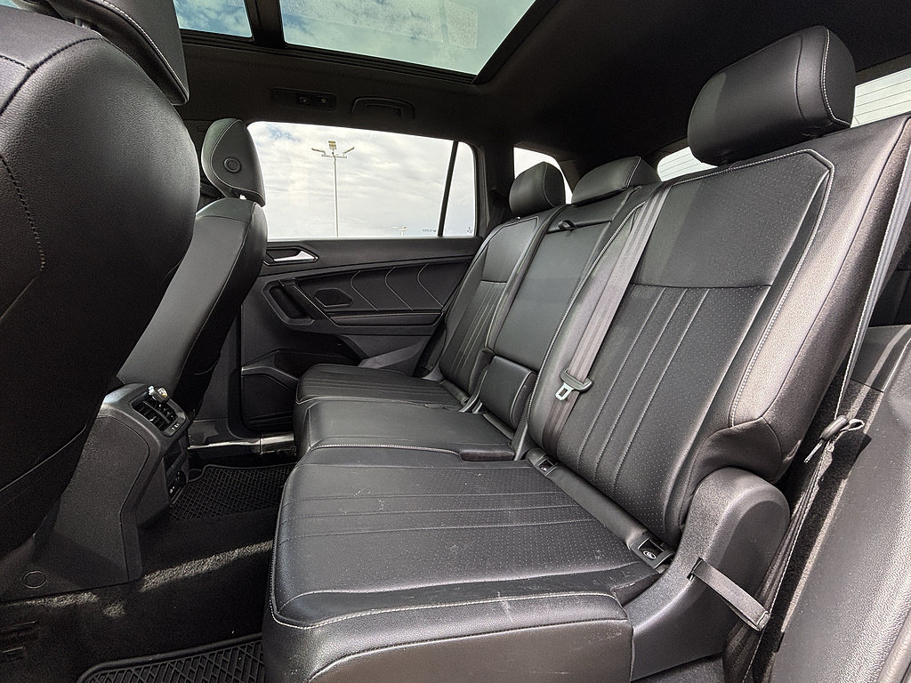 Used 2023 Volkswagen Tiguan SE R-Line FWD image 10