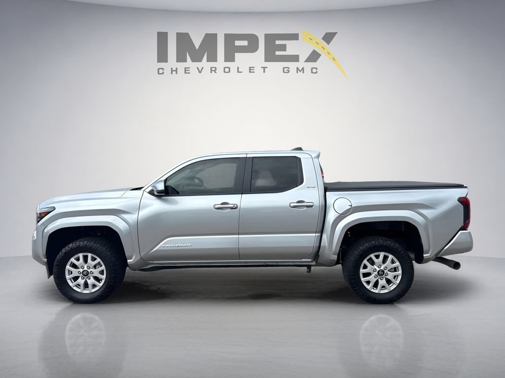 Used 2025 Toyota Tacoma SR5 AWD/4WD image 2
