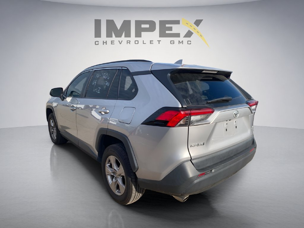 Used 2022 Toyota RAV4 XLE FWD image 3