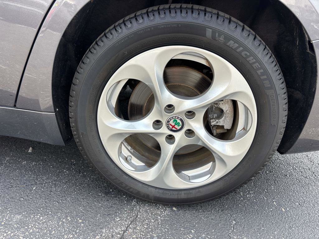 Used 2019 Alfa Romeo Giulia AWD image 5