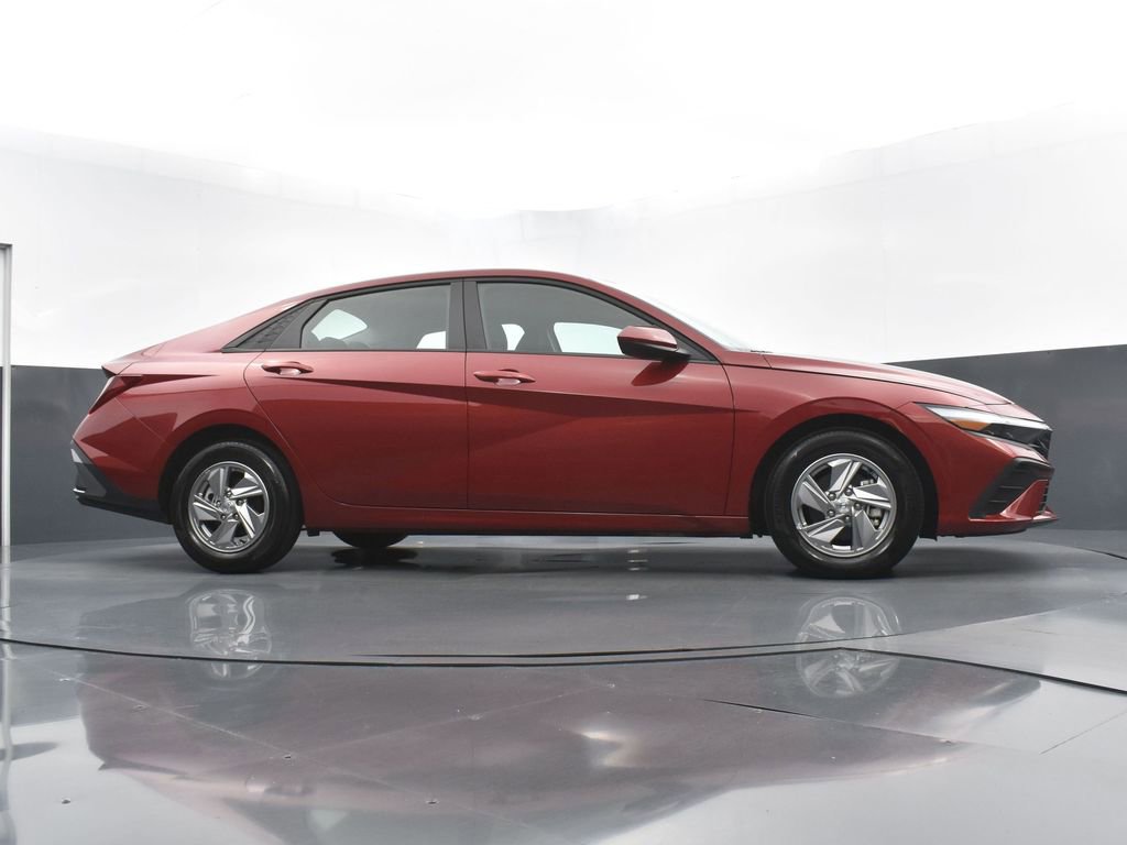 Used 2025 Hyundai Elantra SE image 22