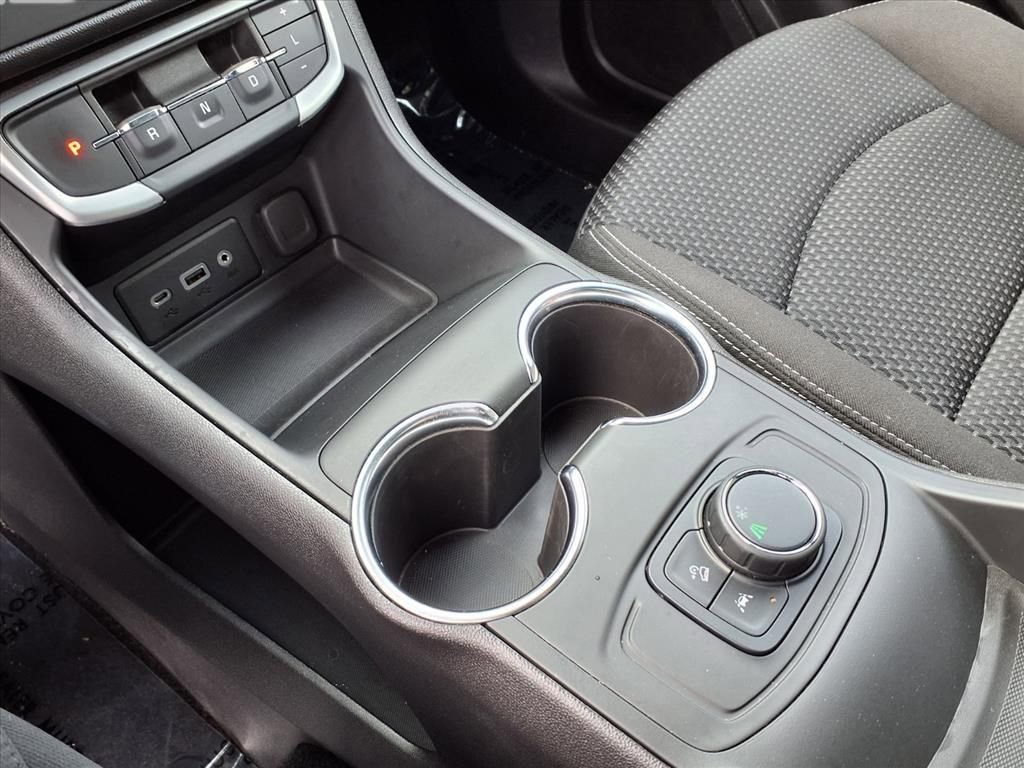 Used 2024 GMC Terrain SLE image 9