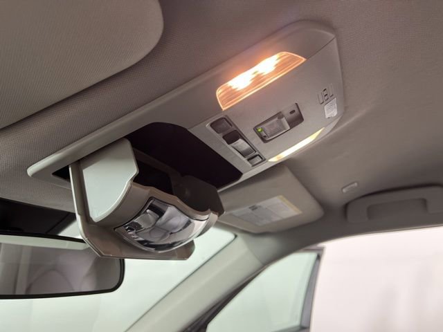 Used 2023 Toyota Highlander L image 38