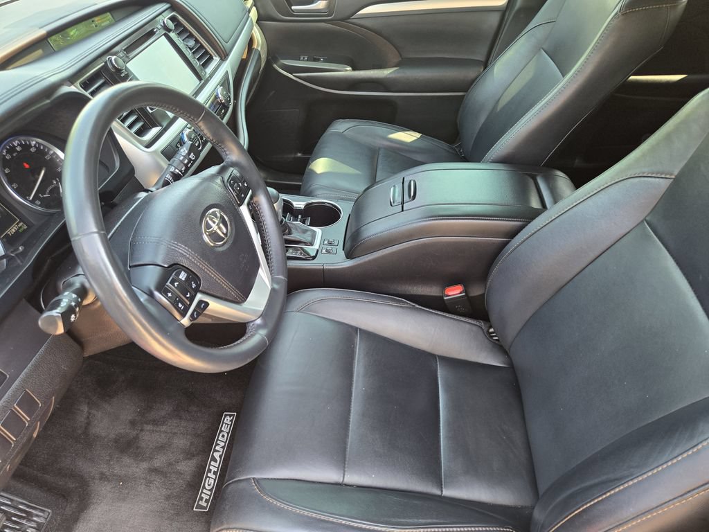 Used 2017 Toyota Highlander XLE FWD image 18