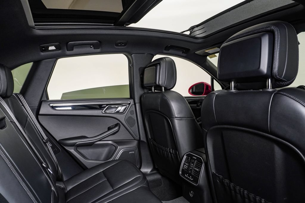 Certified 2026 Porsche Macan AWD/4WD image 16