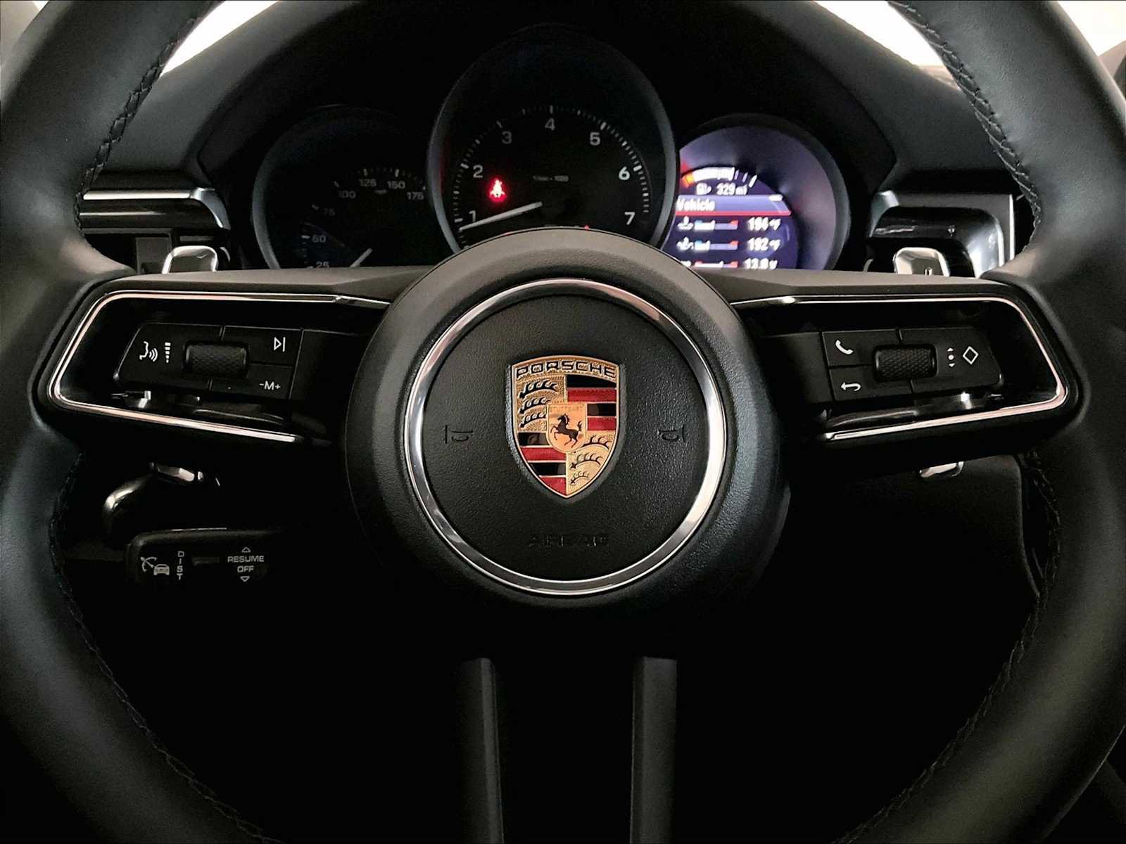 Used 2025 Porsche Macan image 18