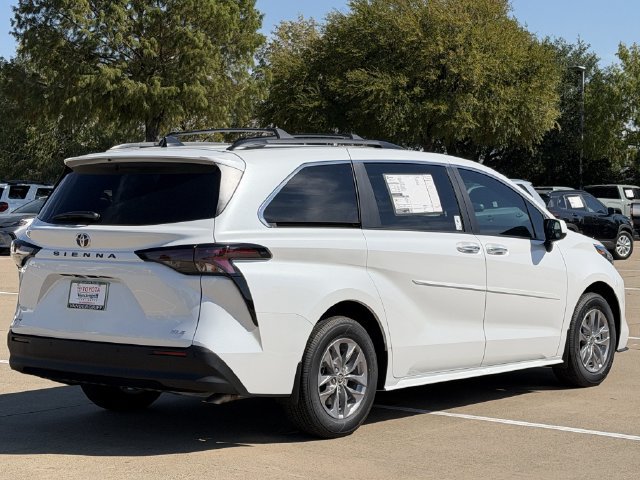 New 2026 Toyota Sienna XLE FWD image 4