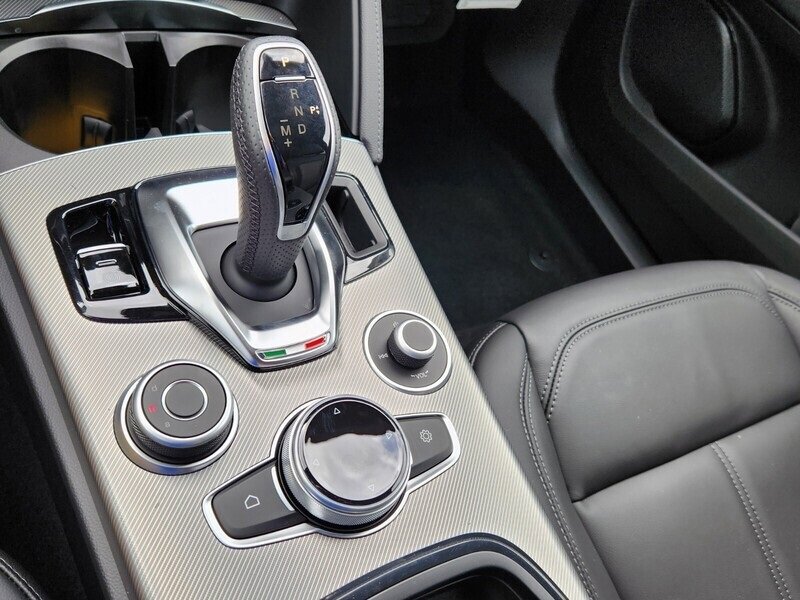 New 2025 Alfa Romeo Stelvio Sprint image 7