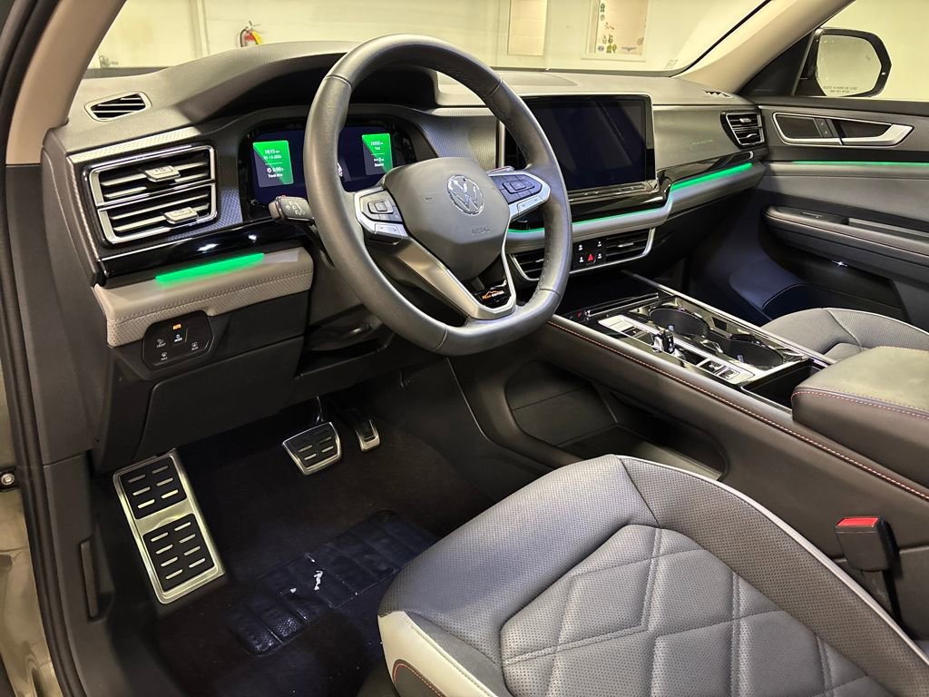 Used 2024 Volkswagen Atlas Peak Edition SE image 25
