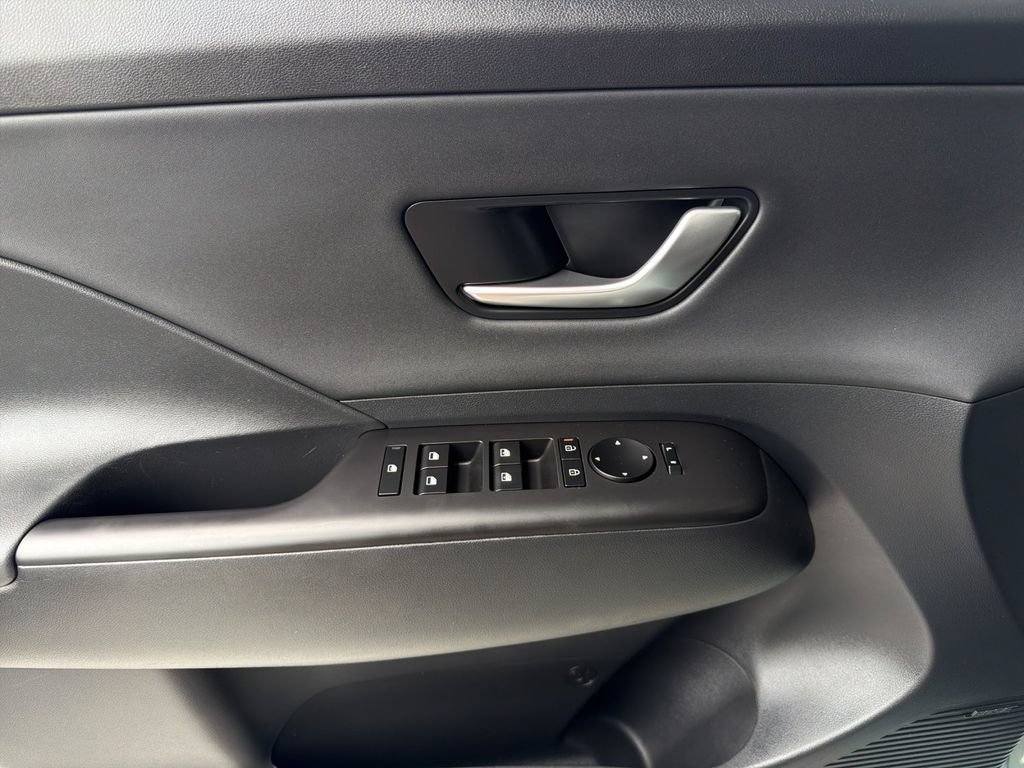 Used 2024 Hyundai Kona Limited FWD image 11