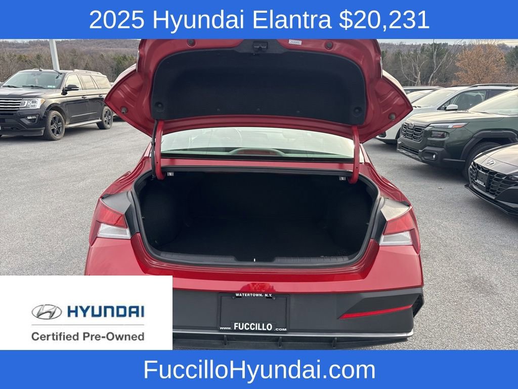 Certified 2025 Hyundai Elantra SE image 9