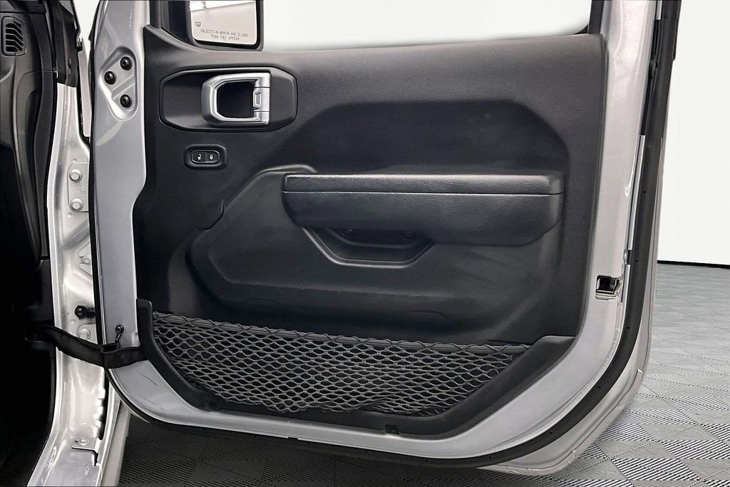 Used 2022 Jeep Gladiator Willys image 25