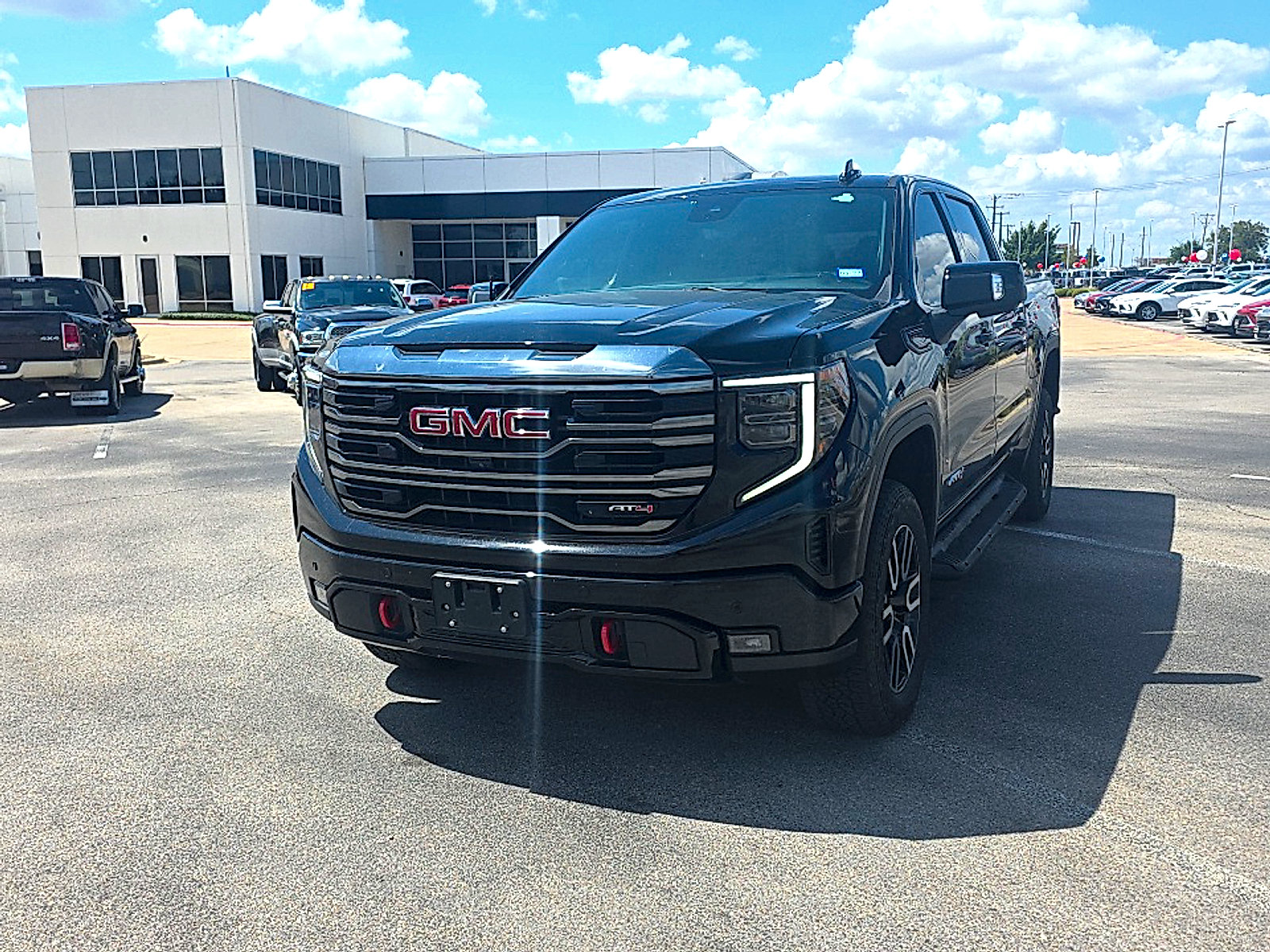 Used 2024 GMC Sierra 1500 AT4 w/ Technology Package AWD/4WD image 4
