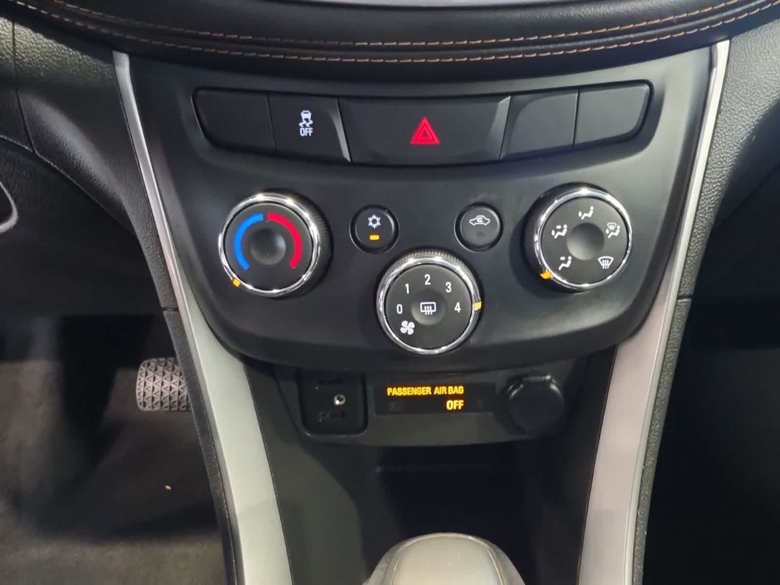 Used 2022 Chevrolet Trax LT w/ LT Convenience Package AWD/4WD image 24