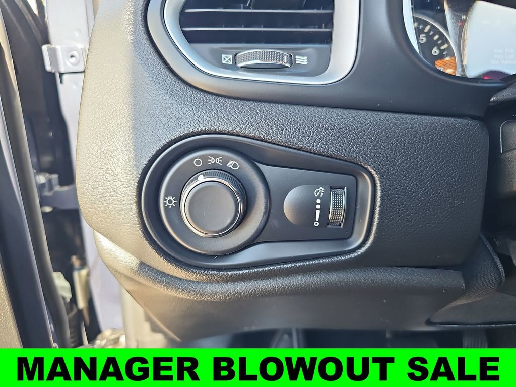 Used 2021 Jeep Renegade Sport w/ Sport Appearance Group AWD/4WD image 24