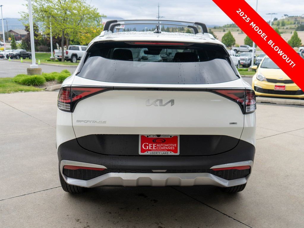 Used 2025 Kia Sportage EX image 6
