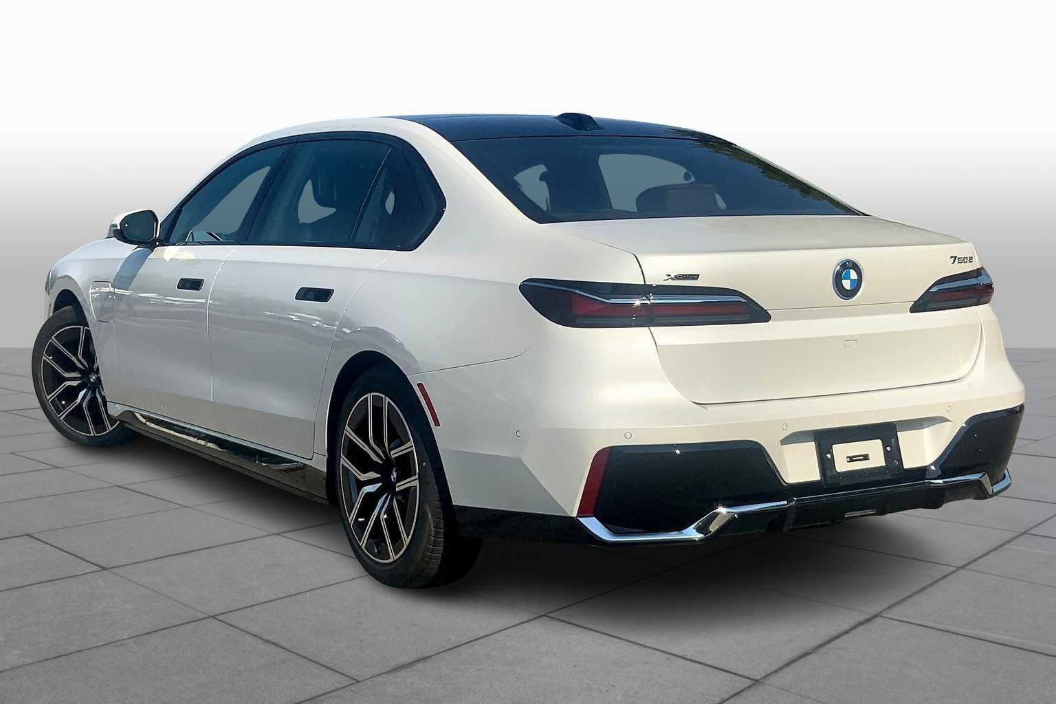 New 2026 BMW 750e xDrive w/ Executive Package image 12