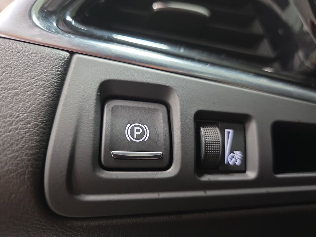 Certified 2021 Cadillac XT6 Premium Luxury image 28