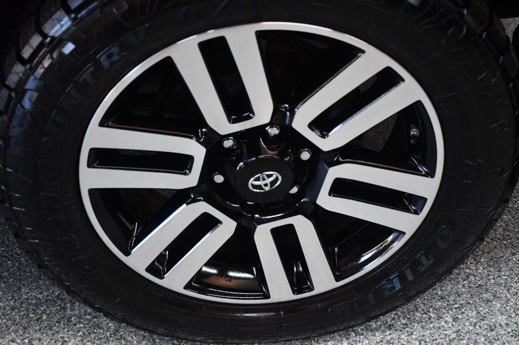 Used 2020 Toyota 4Runner Limited AWD/4WD image 19