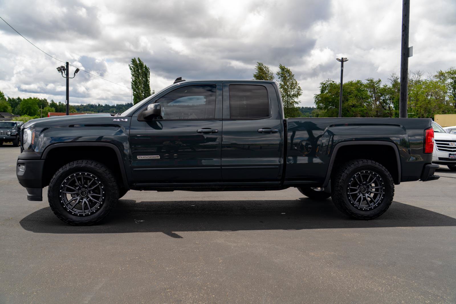 Used 2017 GMC Sierra 1500 SLE w/ Elevation Edition AWD/4WD image 14