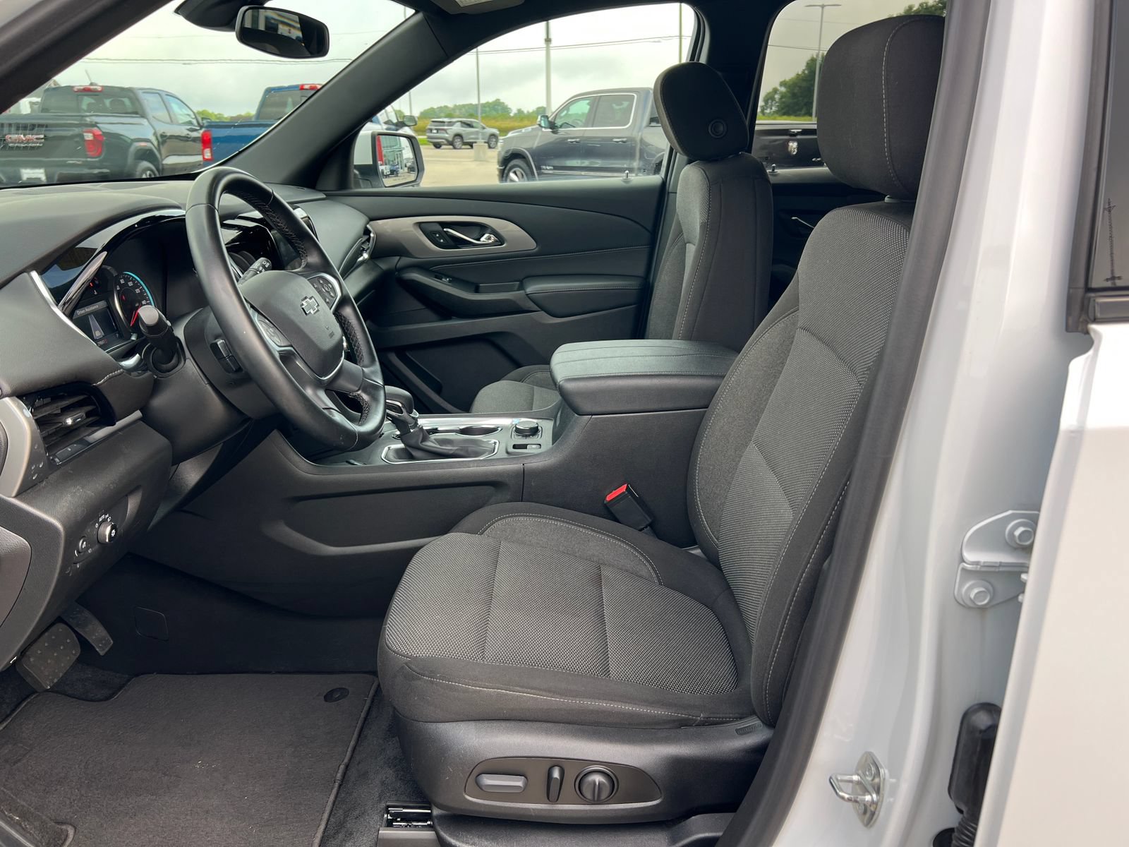 Certified 2023 Chevrolet Traverse LT w/ Midnight/Sport Edition AWD/4WD image 5