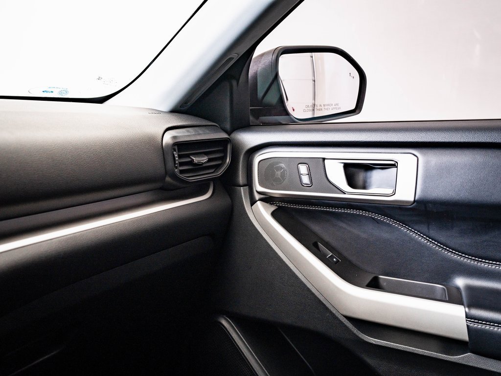 Used 2021 Ford Explorer XLT image 40