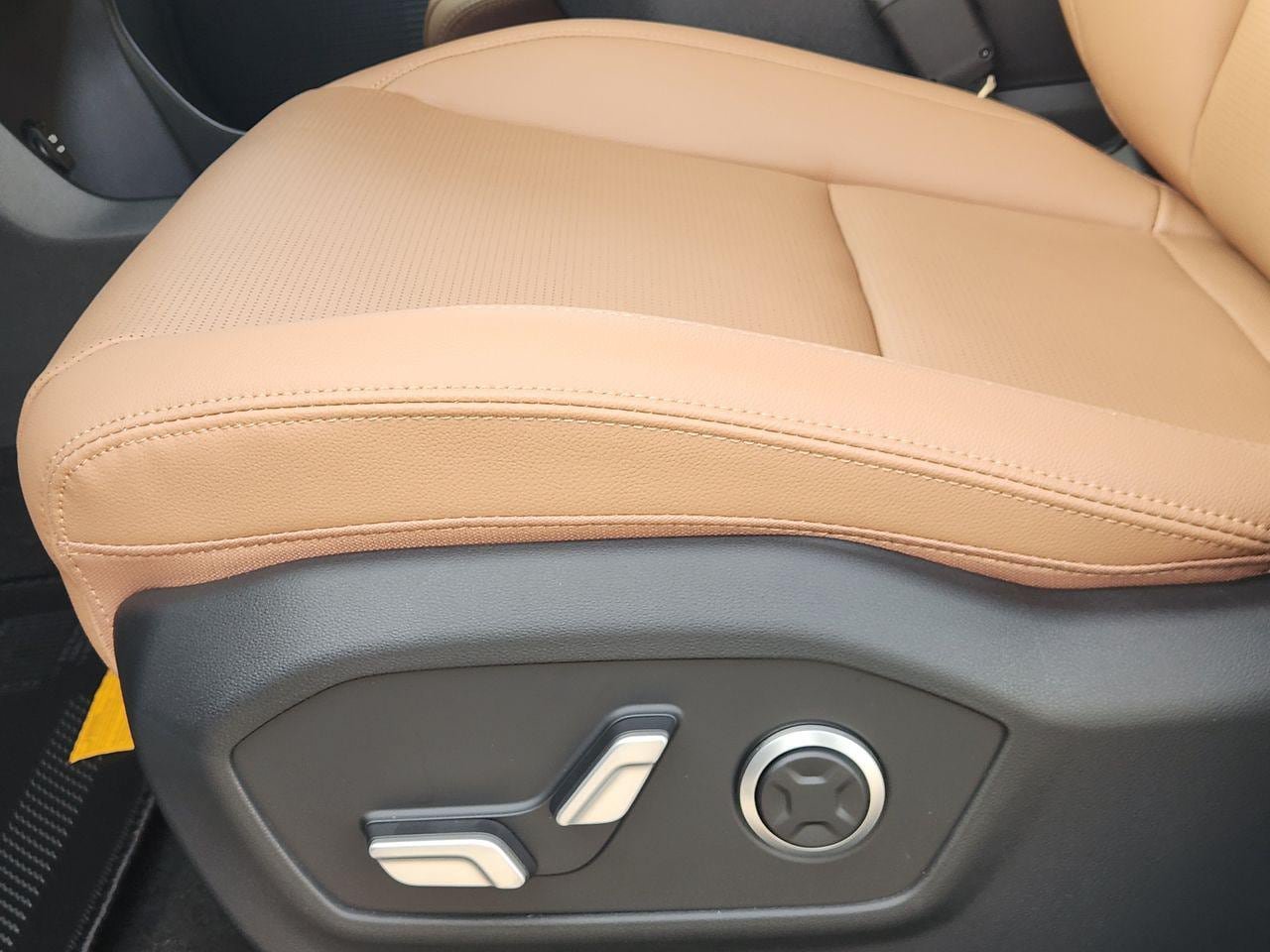 New 2027 Hyundai Santa Fe Limited FWD image 25