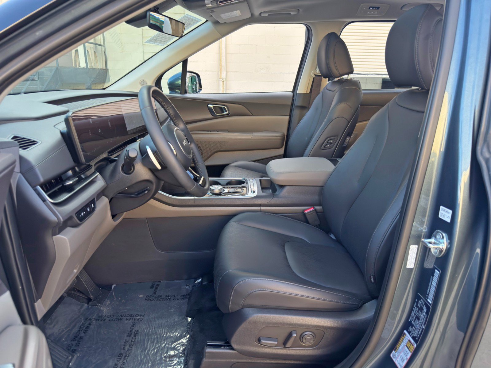Used 2025 Kia Carnival SX FWD image 17