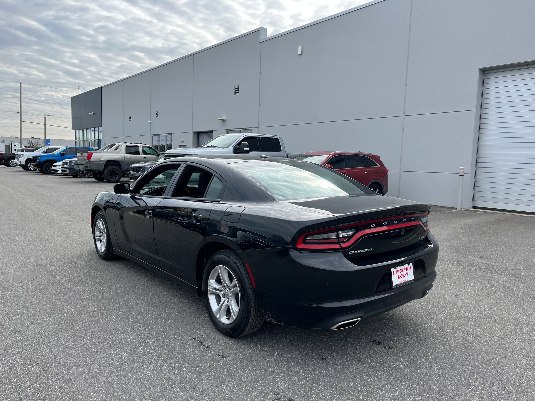 Used 2019 Dodge Charger SXT image 16