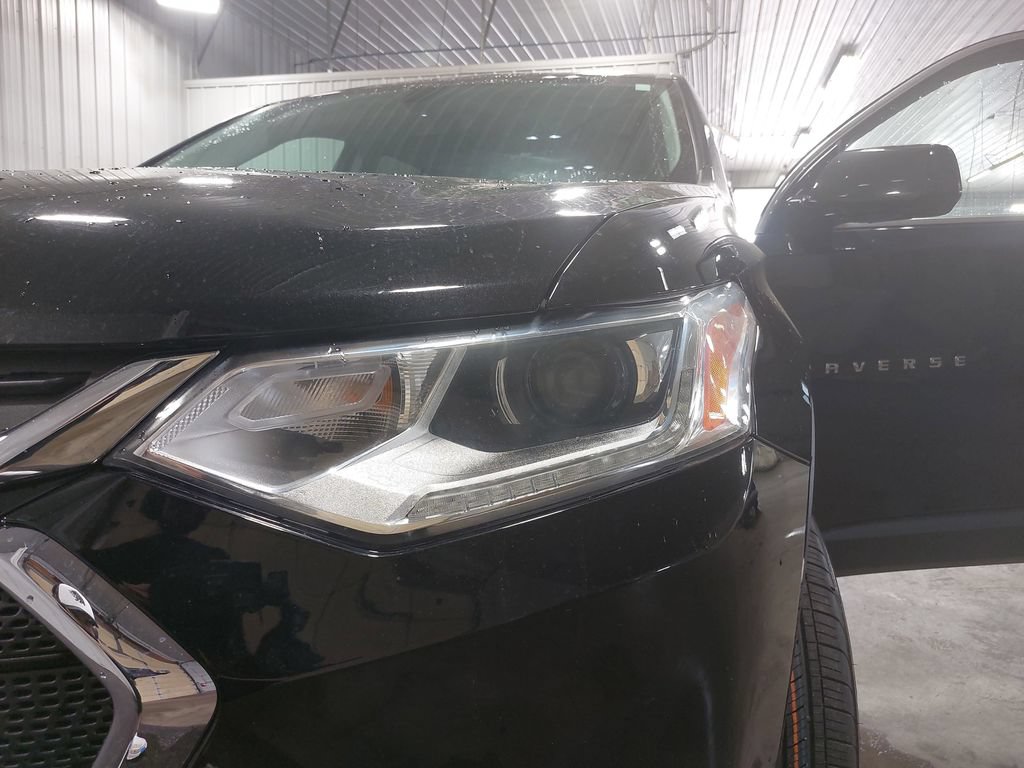Used 2020 Chevrolet Traverse LS w/ LPO, Floor Liner Package AWD/4WD image 31