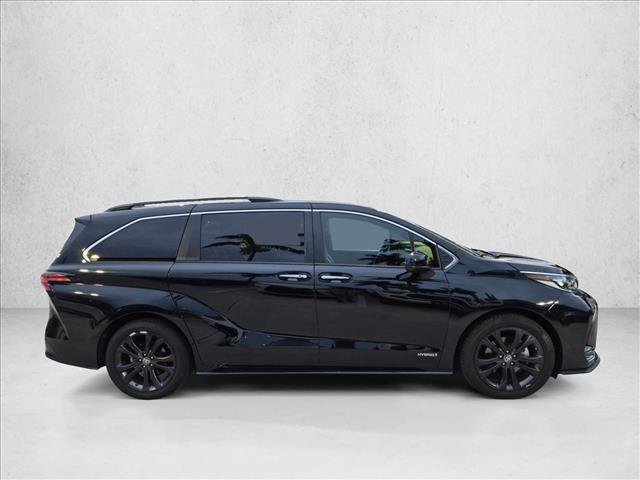 Used 2021 Toyota Sienna XSE w/ XSE Plus Package FWD image 4