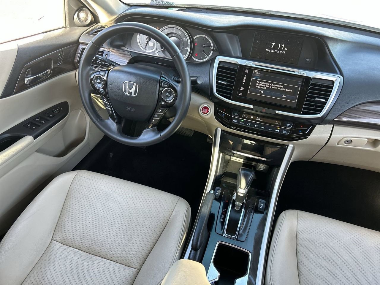 Used 2017 Honda Accord Touring image 11