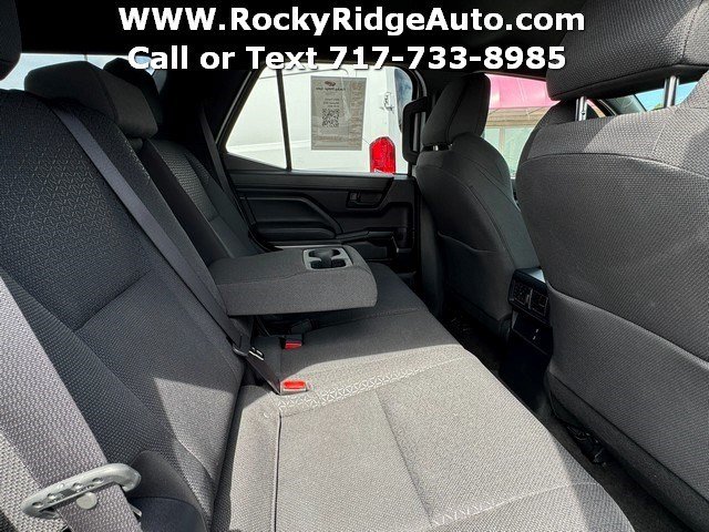 Used 2025 Toyota 4Runner SR5 AWD/4WD image 27