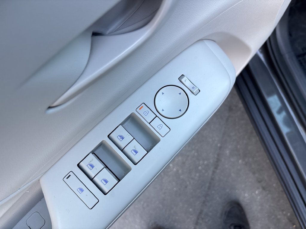 Used 2025 Hyundai Kona SEL FWD image 11