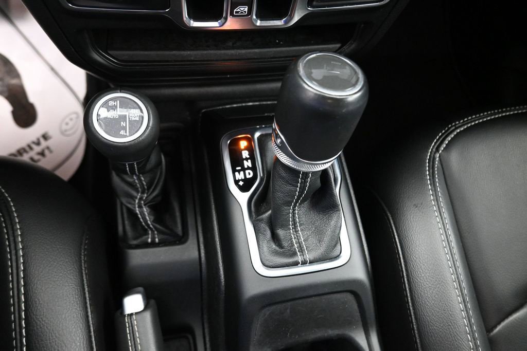 Used 2022 Jeep Wrangler Unlimited Sahara AWD/4WD image 19