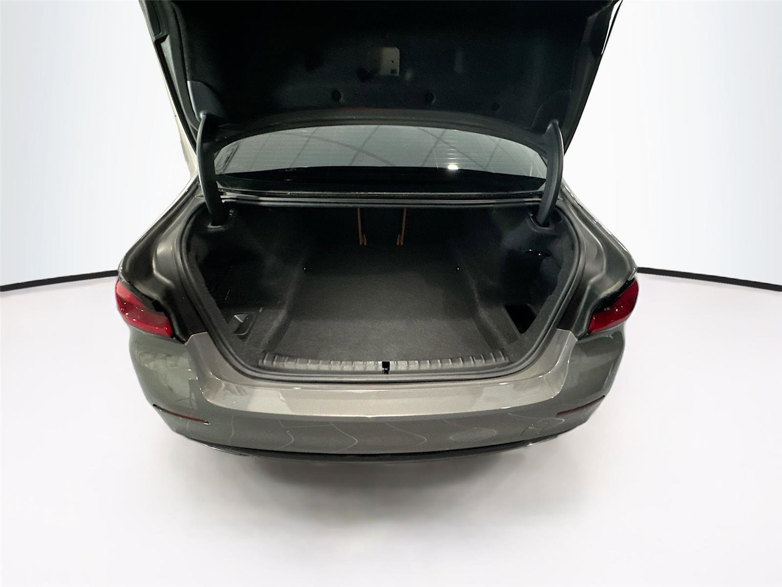 Used 2022 BMW 540i w/ Premium Package image 22