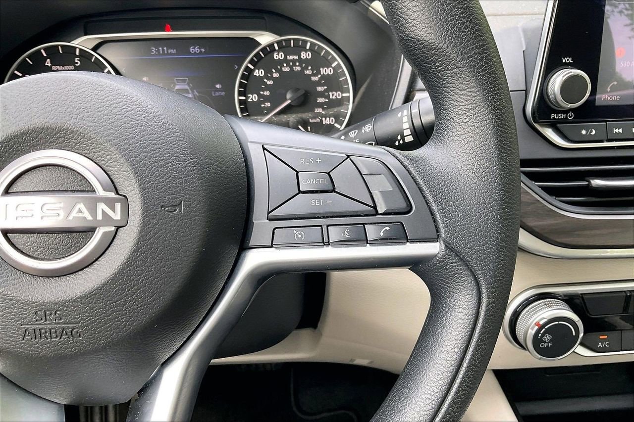 Used 2025 Nissan Altima 2.5 SV FWD image 28