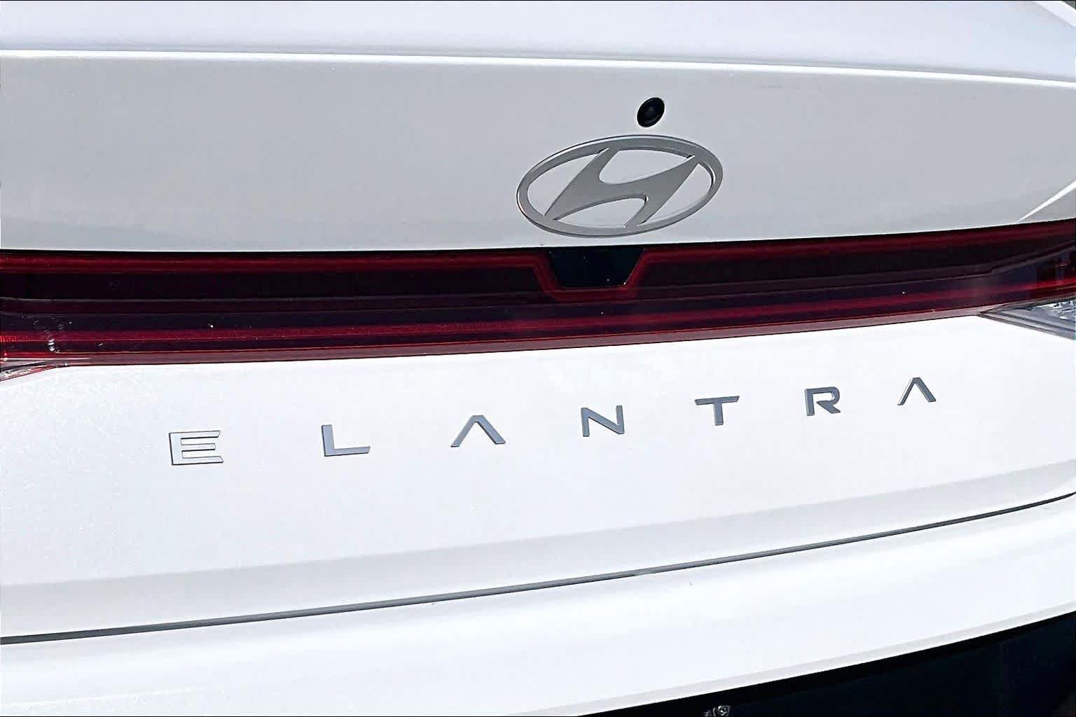Used 2025 Hyundai Elantra SEL FWD image 10