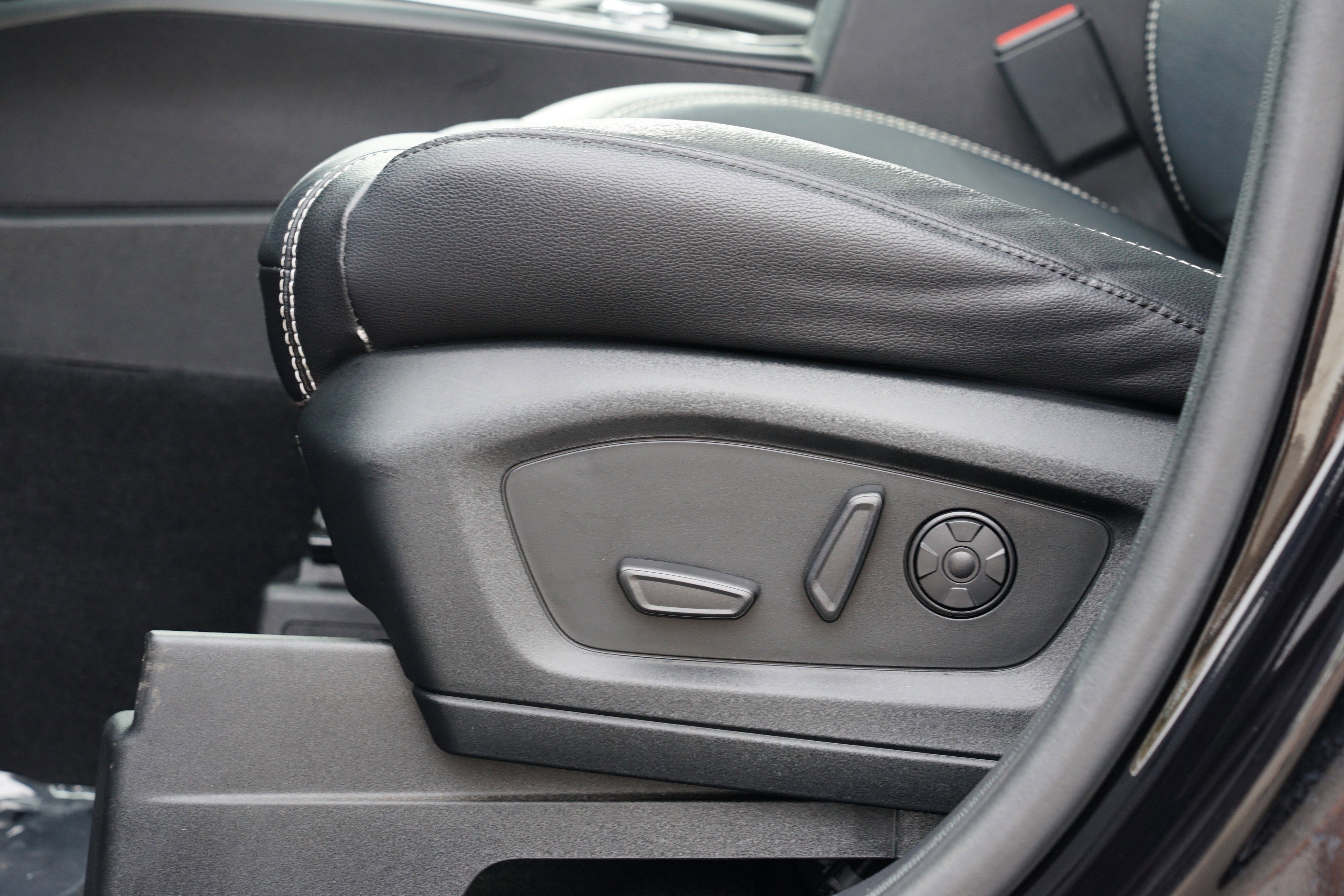 Used 2021 Ford Explorer ST w/ Equipment Group 401A image 17