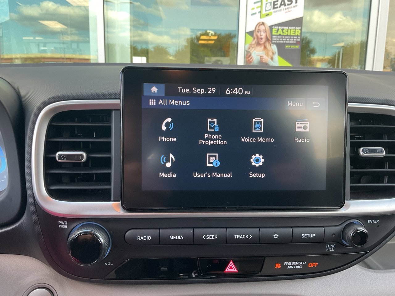 Used 2025 Hyundai Venue SEL FWD image 29