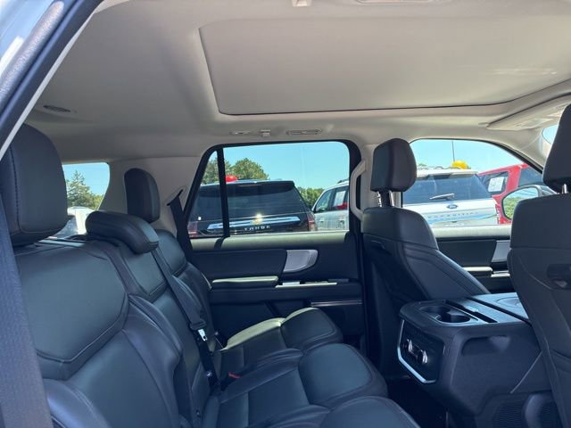Used 2025 Ford Expedition Active AWD/4WD image 39